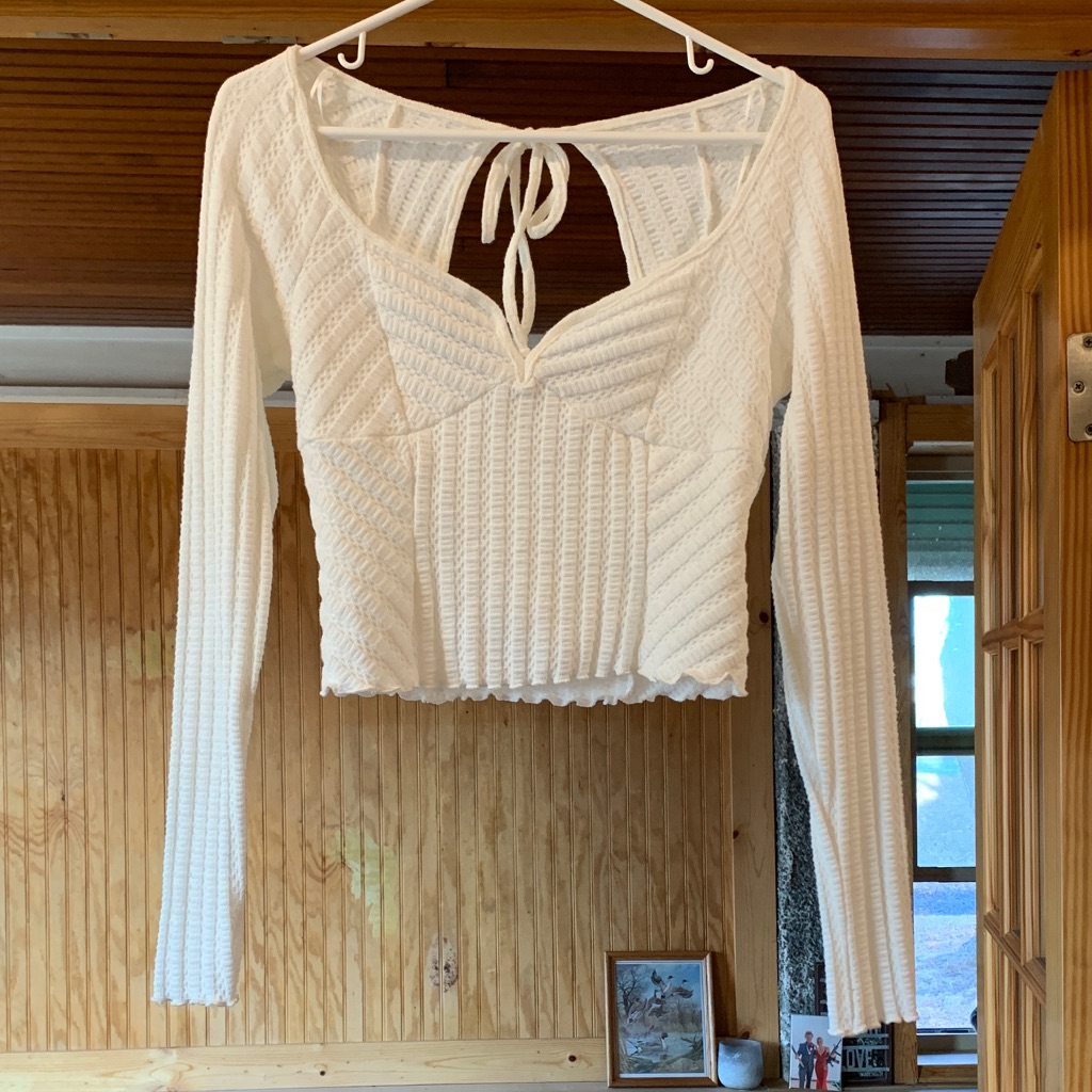 Women's Atelier By Kirious White Ribbed Sweetheart Keyhole Crop Long Sleeve Top